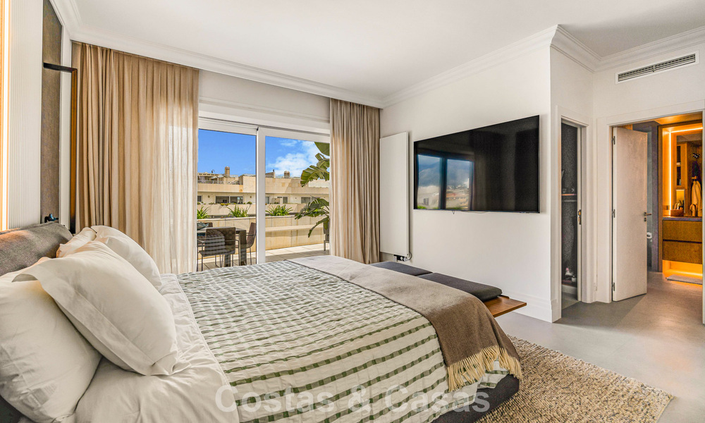 Penthouse en duplex exclusif à vendre, à proximité de la plage à Puerto Banus, Marbella 776964