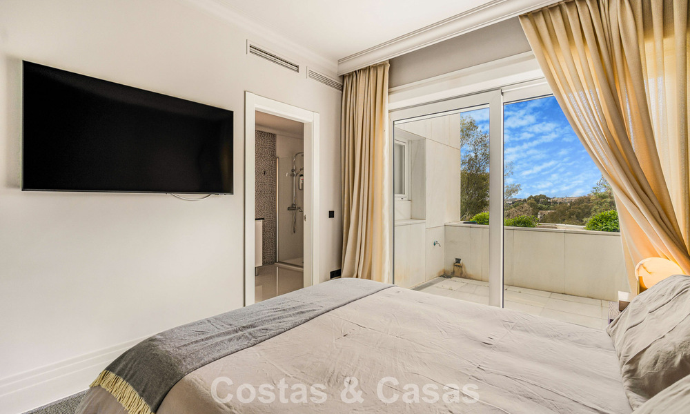 Penthouse en duplex exclusif à vendre, à proximité de la plage à Puerto Banus, Marbella 776970