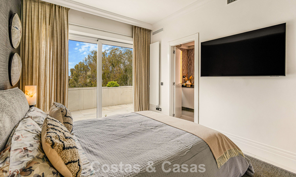 Penthouse en duplex exclusif à vendre, à proximité de la plage à Puerto Banus, Marbella 776976