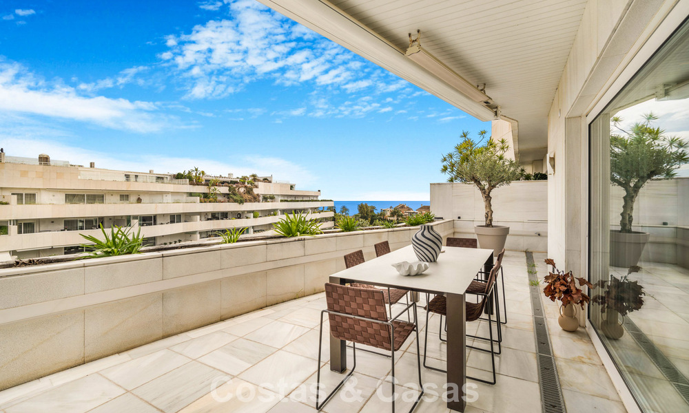 Penthouse en duplex exclusif à vendre, à proximité de la plage à Puerto Banus, Marbella 776978