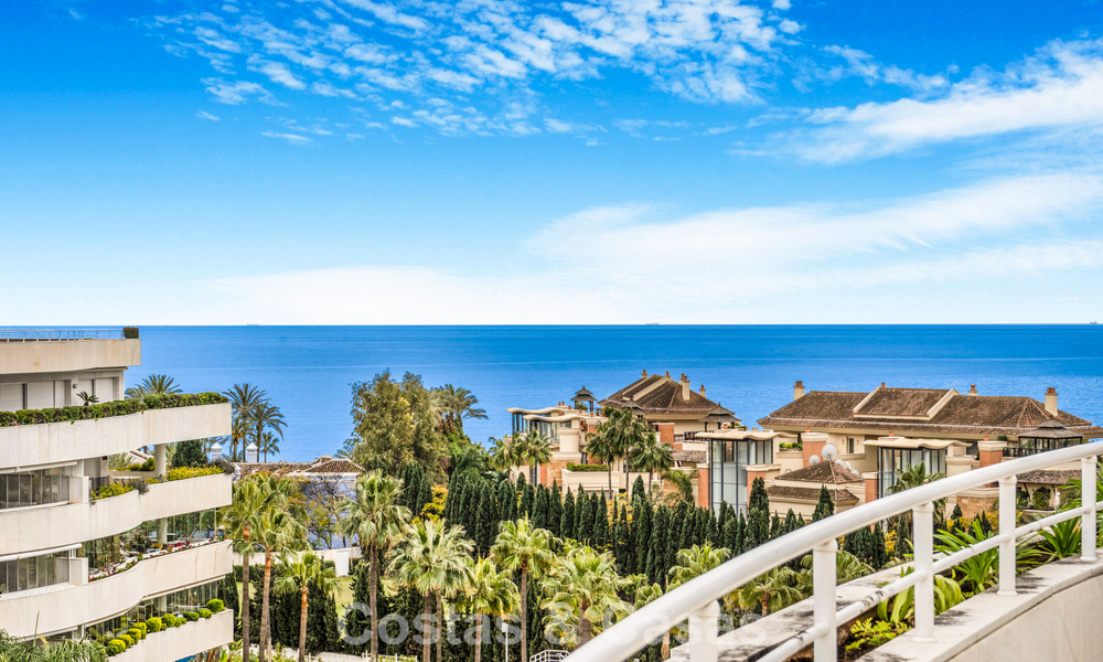Penthouse en duplex exclusif à vendre, à proximité de la plage à Puerto Banus, Marbella 776989