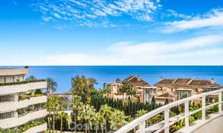 Penthouse en duplex exclusif à vendre, à proximité de la plage à Puerto Banus, Marbella 776989 