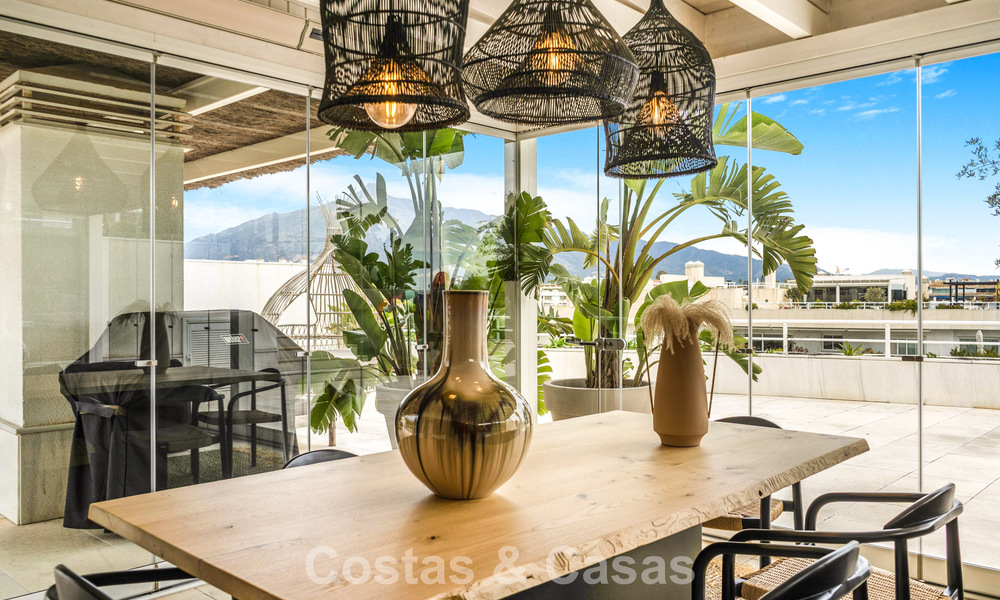 Penthouse en duplex exclusif à vendre, à proximité de la plage à Puerto Banus, Marbella 776992