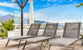 Penthouse en duplex exclusif à vendre, à proximité de la plage à Puerto Banus, Marbella 776995 