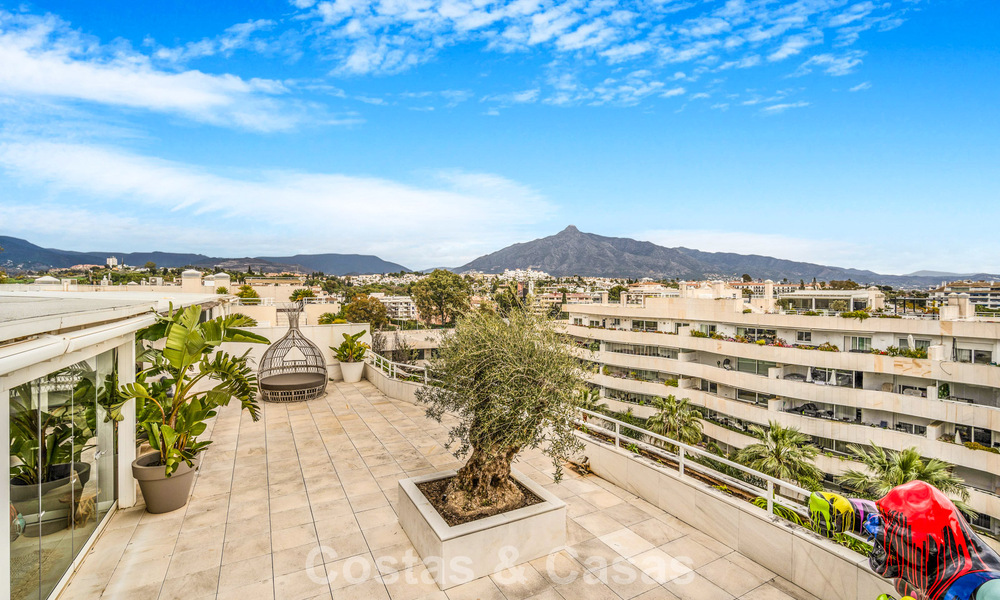 Penthouse en duplex exclusif à vendre, à proximité de la plage à Puerto Banus, Marbella 776996