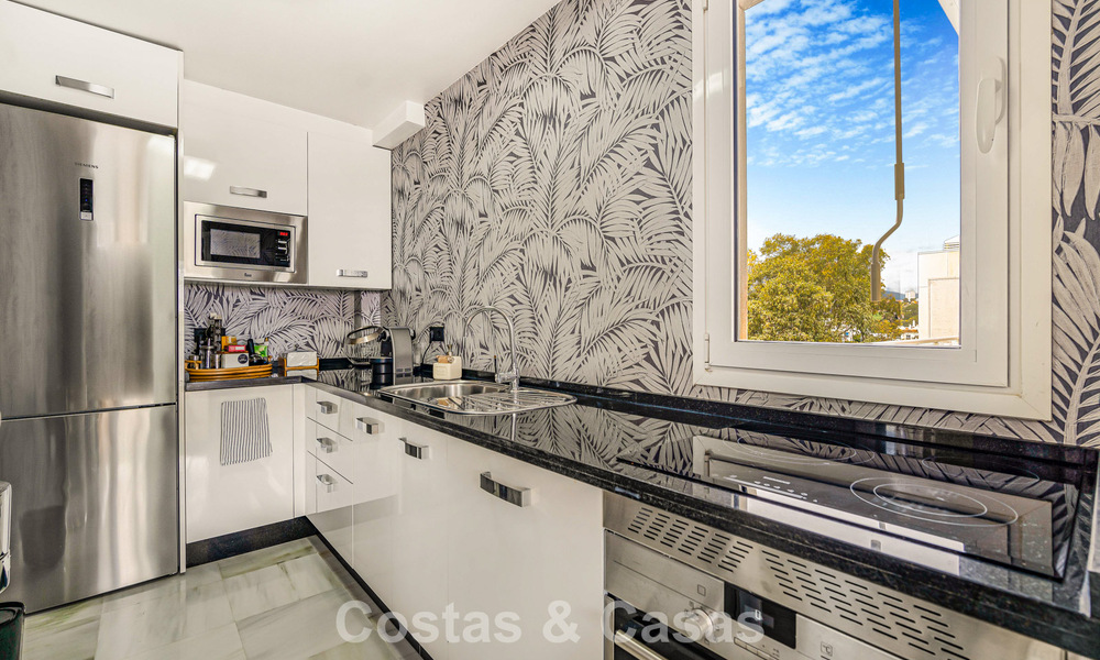 Penthouse en duplex exclusif à vendre, à proximité de la plage à Puerto Banus, Marbella 777003