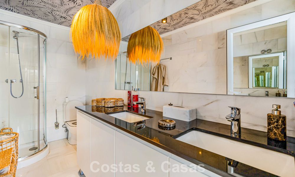 Penthouse en duplex exclusif à vendre, à proximité de la plage à Puerto Banus, Marbella 777004