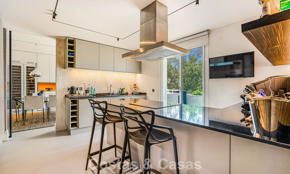 Penthouse en duplex exclusif à vendre, à proximité de la plage à Puerto Banus, Marbella 777006