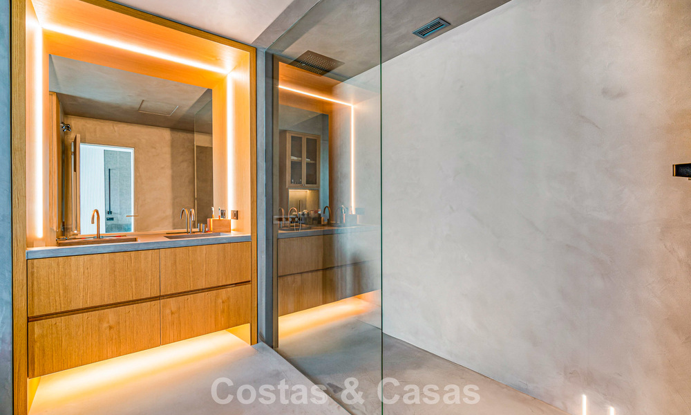 Penthouse en duplex exclusif à vendre, à proximité de la plage à Puerto Banus, Marbella 777012