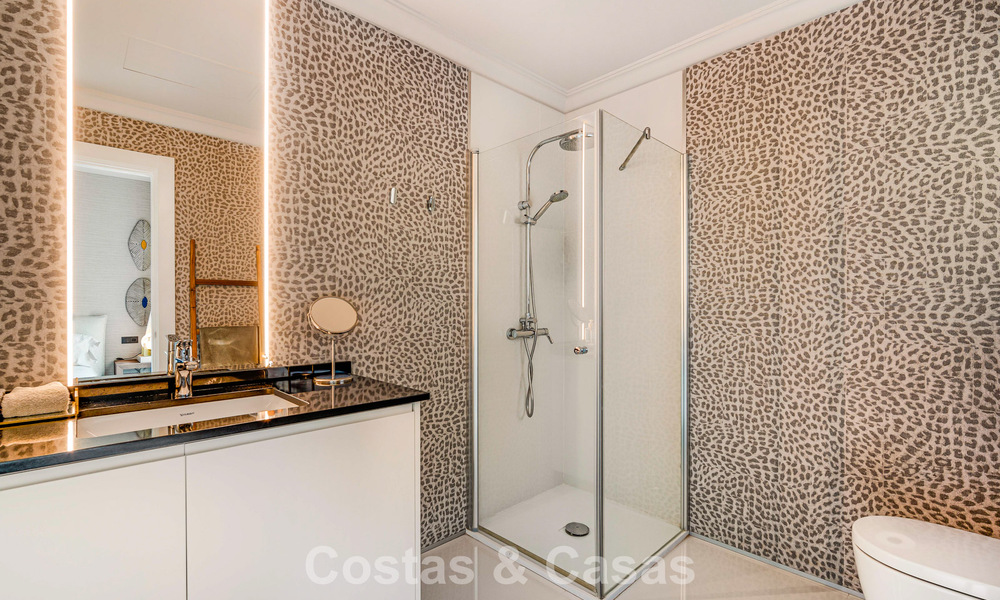 Penthouse en duplex exclusif à vendre, à proximité de la plage à Puerto Banus, Marbella 777013