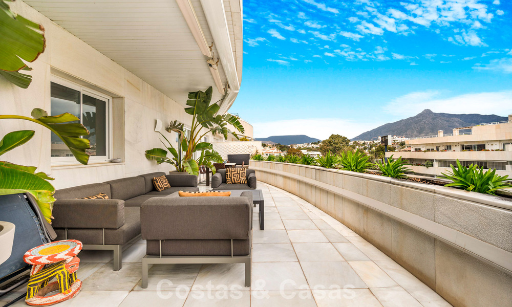Penthouse en duplex exclusif à vendre, à proximité de la plage à Puerto Banus, Marbella 777016