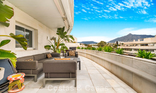 Penthouse en duplex exclusif à vendre, à proximité de la plage à Puerto Banus, Marbella 777016 