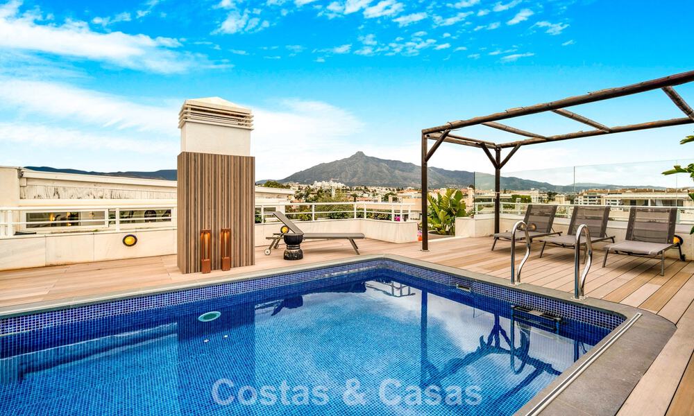 Penthouse en duplex exclusif à vendre, à proximité de la plage à Puerto Banus, Marbella 777022