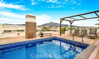 Penthouse en duplex exclusif à vendre, à proximité de la plage à Puerto Banus, Marbella 777022 
