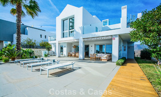 Villa de luxe méditerranéenne contemporaine avec vue panoramique sur les montagnes et la mer à vendre à Marbella Est 776839 