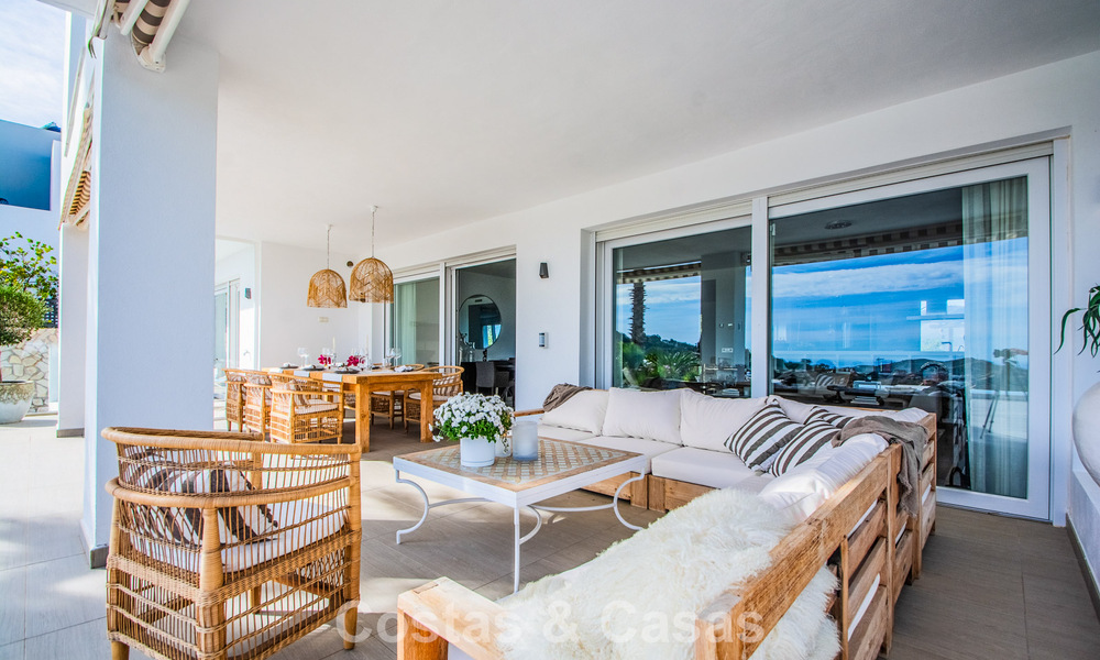 Villa de luxe méditerranéenne contemporaine avec vue panoramique sur les montagnes et la mer à vendre à Marbella Est 776840