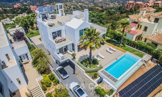 Villa de luxe méditerranéenne contemporaine avec vue panoramique sur les montagnes et la mer à vendre à Marbella Est 776847 
