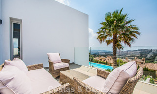 Villa de luxe méditerranéenne contemporaine avec vue panoramique sur les montagnes et la mer à vendre à Marbella Est 776865 