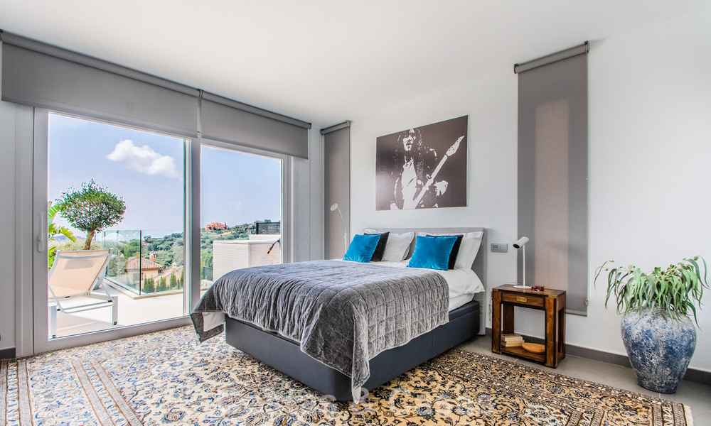 Villa de luxe méditerranéenne contemporaine avec vue panoramique sur les montagnes et la mer à vendre à Marbella Est 776869