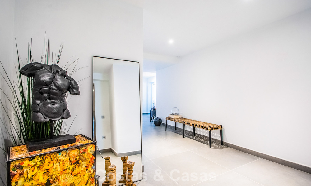 Villa de luxe méditerranéenne contemporaine avec vue panoramique sur les montagnes et la mer à vendre à Marbella Est 776873