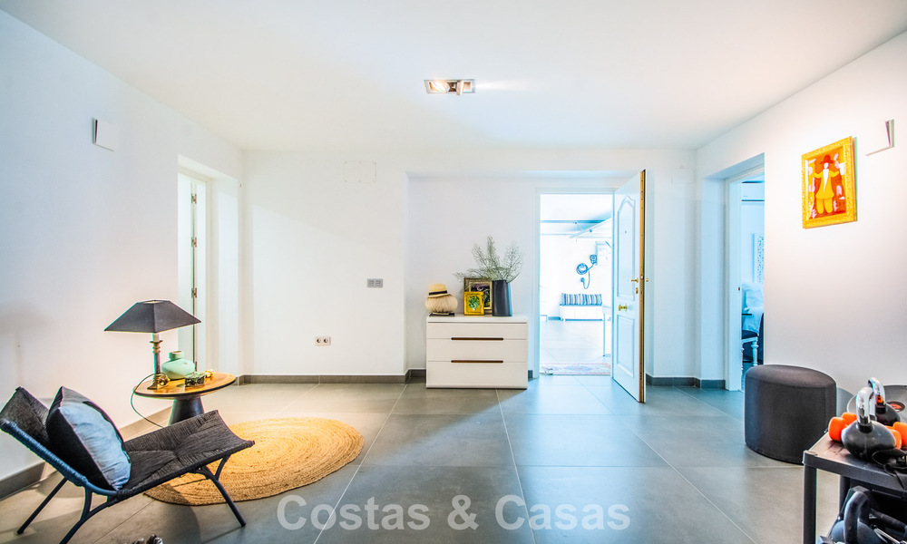Villa de luxe méditerranéenne contemporaine avec vue panoramique sur les montagnes et la mer à vendre à Marbella Est 776874