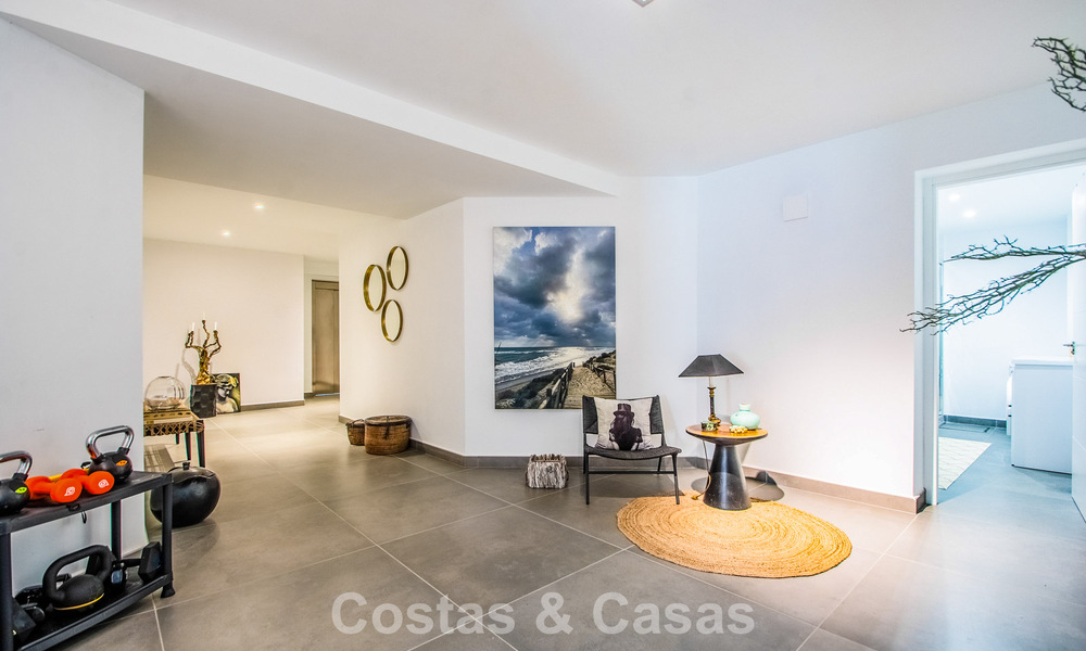 Villa de luxe méditerranéenne contemporaine avec vue panoramique sur les montagnes et la mer à vendre à Marbella Est 776877