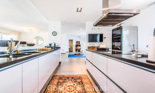 Villa de luxe méditerranéenne contemporaine avec vue panoramique sur les montagnes et la mer à vendre à Marbella Est 776884 