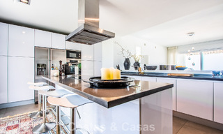 Villa de luxe méditerranéenne contemporaine avec vue panoramique sur les montagnes et la mer à vendre à Marbella Est 776885 