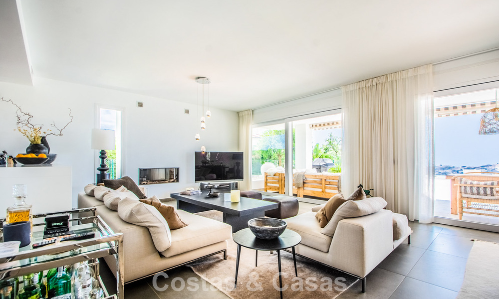 Villa de luxe méditerranéenne contemporaine avec vue panoramique sur les montagnes et la mer à vendre à Marbella Est 776887