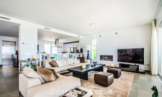 Villa de luxe méditerranéenne contemporaine avec vue panoramique sur les montagnes et la mer à vendre à Marbella Est 776888 