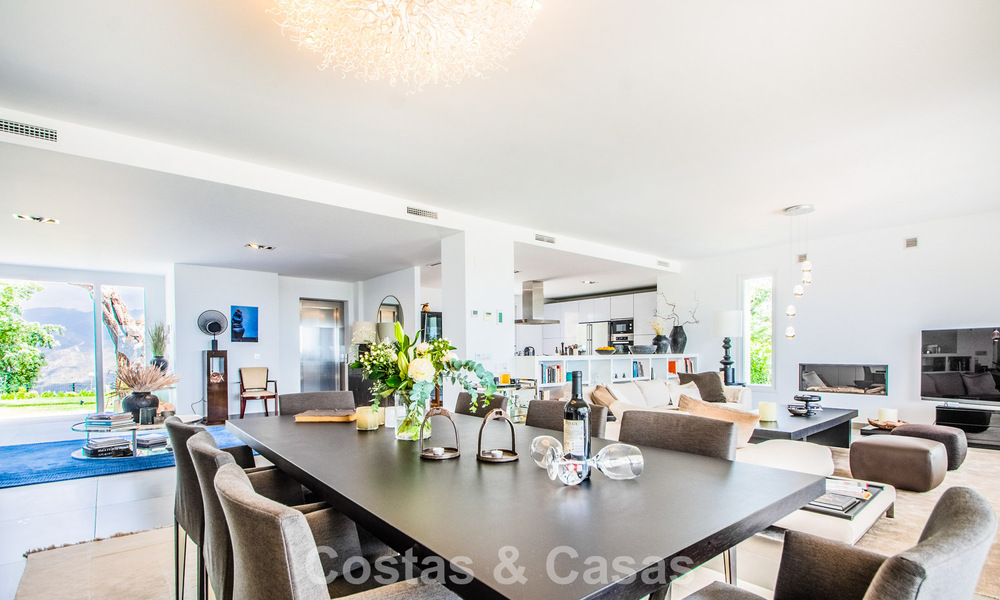 Villa de luxe méditerranéenne contemporaine avec vue panoramique sur les montagnes et la mer à vendre à Marbella Est 776890