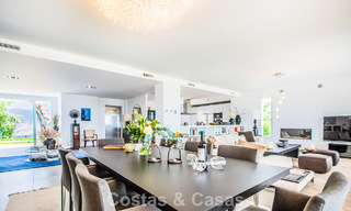 Villa de luxe méditerranéenne contemporaine avec vue panoramique sur les montagnes et la mer à vendre à Marbella Est 776890 