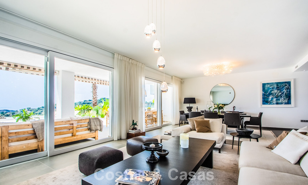 Villa de luxe méditerranéenne contemporaine avec vue panoramique sur les montagnes et la mer à vendre à Marbella Est 776891