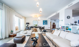 Villa de luxe méditerranéenne contemporaine avec vue panoramique sur les montagnes et la mer à vendre à Marbella Est 776892 