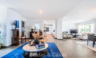 Villa de luxe méditerranéenne contemporaine avec vue panoramique sur les montagnes et la mer à vendre à Marbella Est 776893 