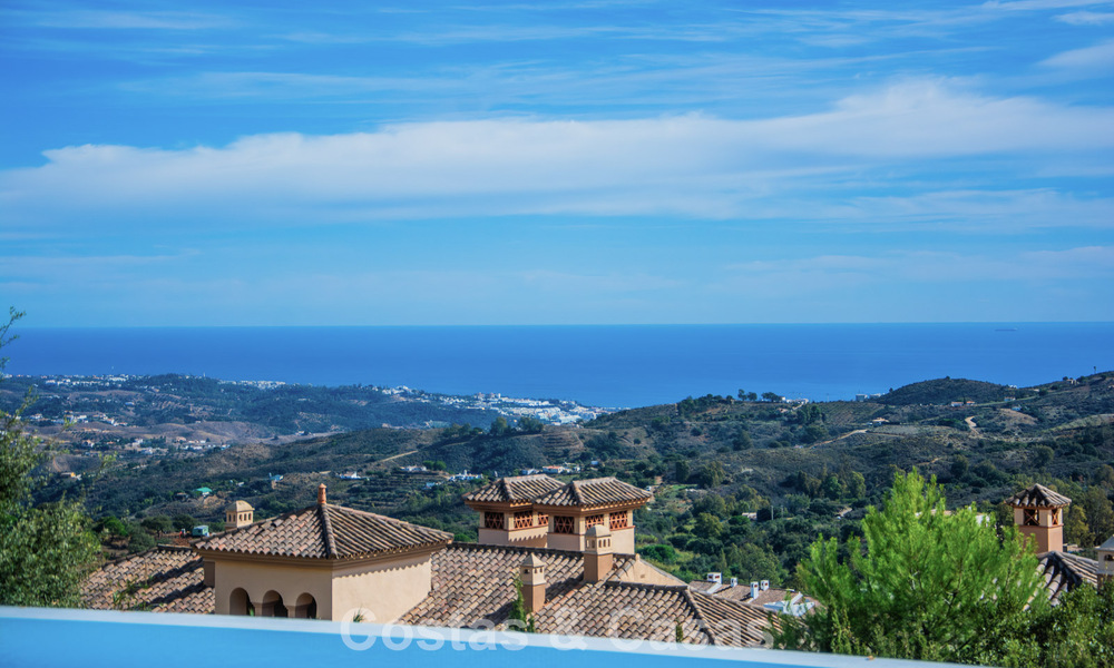 Villa de luxe méditerranéenne contemporaine avec vue panoramique sur les montagnes et la mer à vendre à Marbella Est 776898