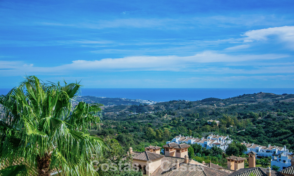 Villa de luxe méditerranéenne contemporaine avec vue panoramique sur les montagnes et la mer à vendre à Marbella Est 776901