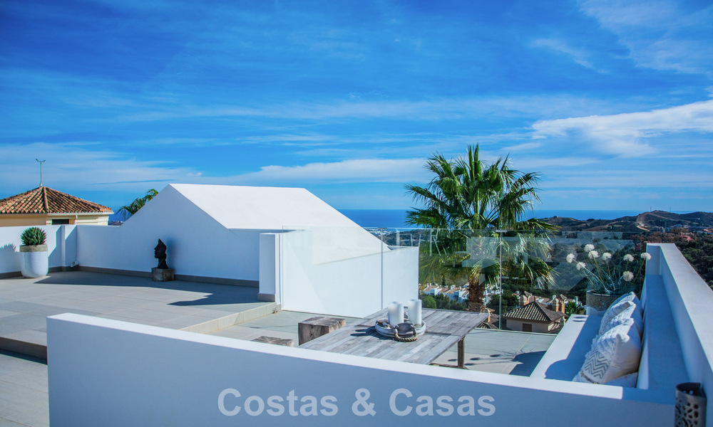 Villa de luxe méditerranéenne contemporaine avec vue panoramique sur les montagnes et la mer à vendre à Marbella Est 776902