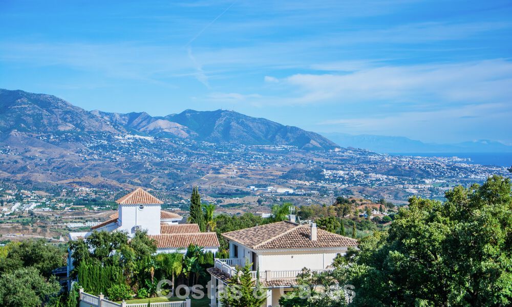 Villa de luxe méditerranéenne contemporaine avec vue panoramique sur les montagnes et la mer à vendre à Marbella Est 776903