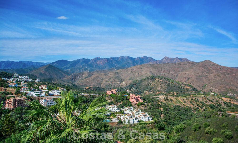Villa de luxe méditerranéenne contemporaine avec vue panoramique sur les montagnes et la mer à vendre à Marbella Est 776904