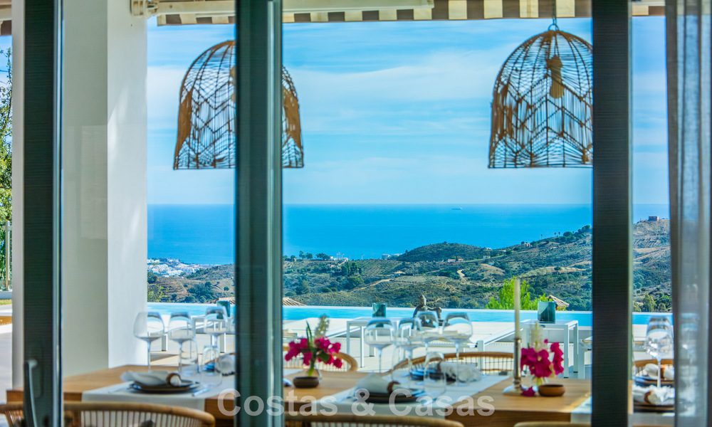 Villa de luxe méditerranéenne contemporaine avec vue panoramique sur les montagnes et la mer à vendre à Marbella Est 776905