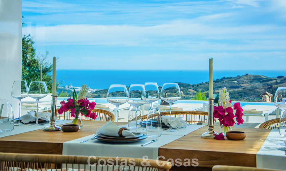 Villa de luxe méditerranéenne contemporaine avec vue panoramique sur les montagnes et la mer à vendre à Marbella Est 776906