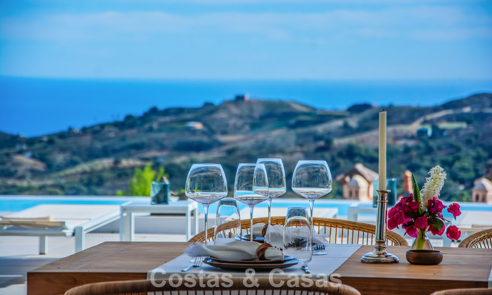 Villa de luxe méditerranéenne contemporaine avec vue panoramique sur les montagnes et la mer à vendre à Marbella Est 776907