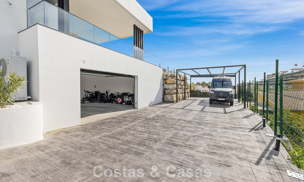 Villa moderne à vendre dans un quartier résidentiel sécurisé de Marbella - Benahavis 777129