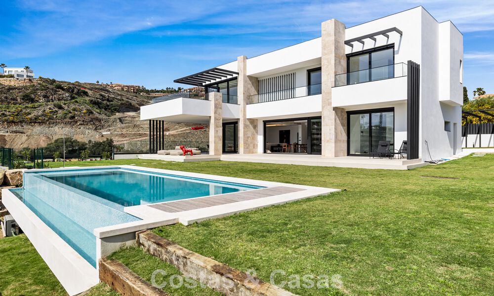Villa moderne à vendre dans un quartier résidentiel sécurisé de Marbella - Benahavis 777167
