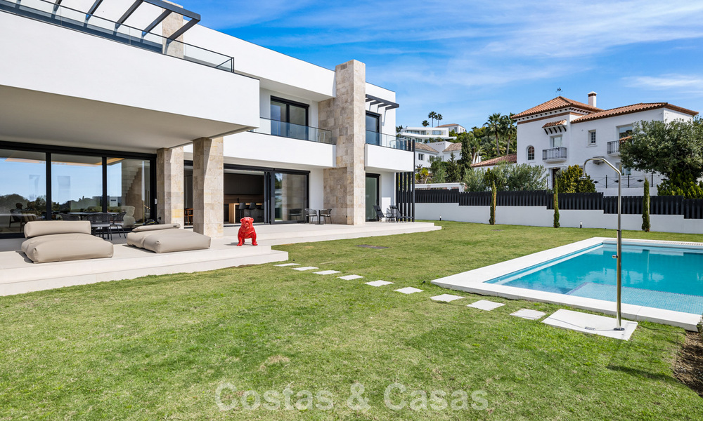 Villa moderne à vendre dans un quartier résidentiel sécurisé de Marbella - Benahavis 777168