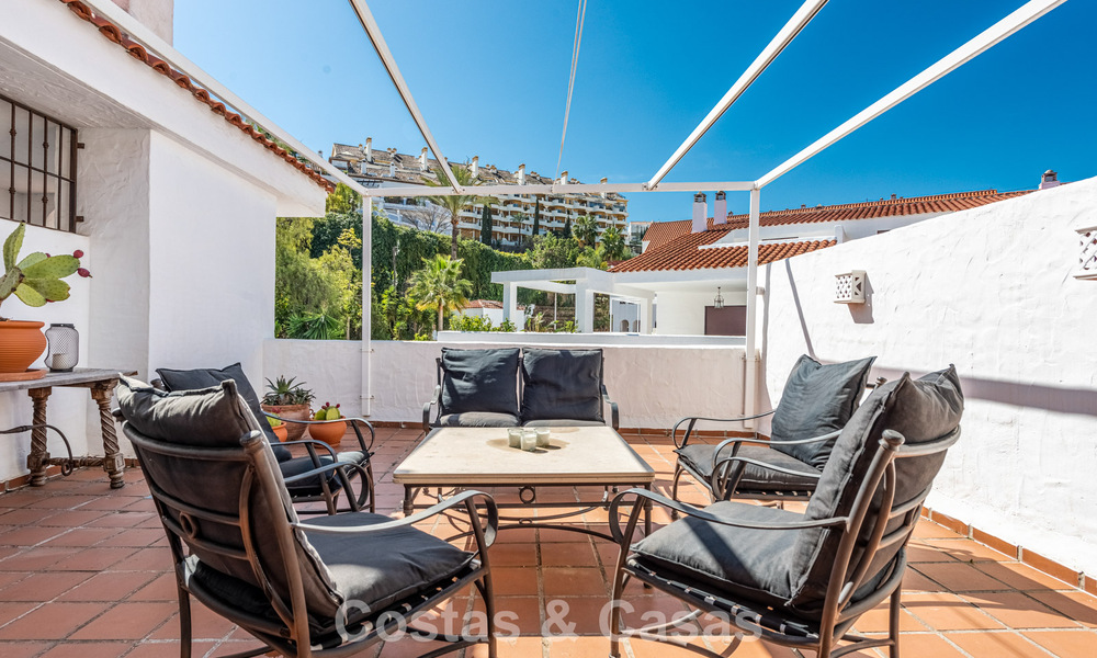 Duplex penthouse à vendre à distance de marche de toutes les commodités et de Puerto Banus à Nueva Andalucia, Marbella 777345