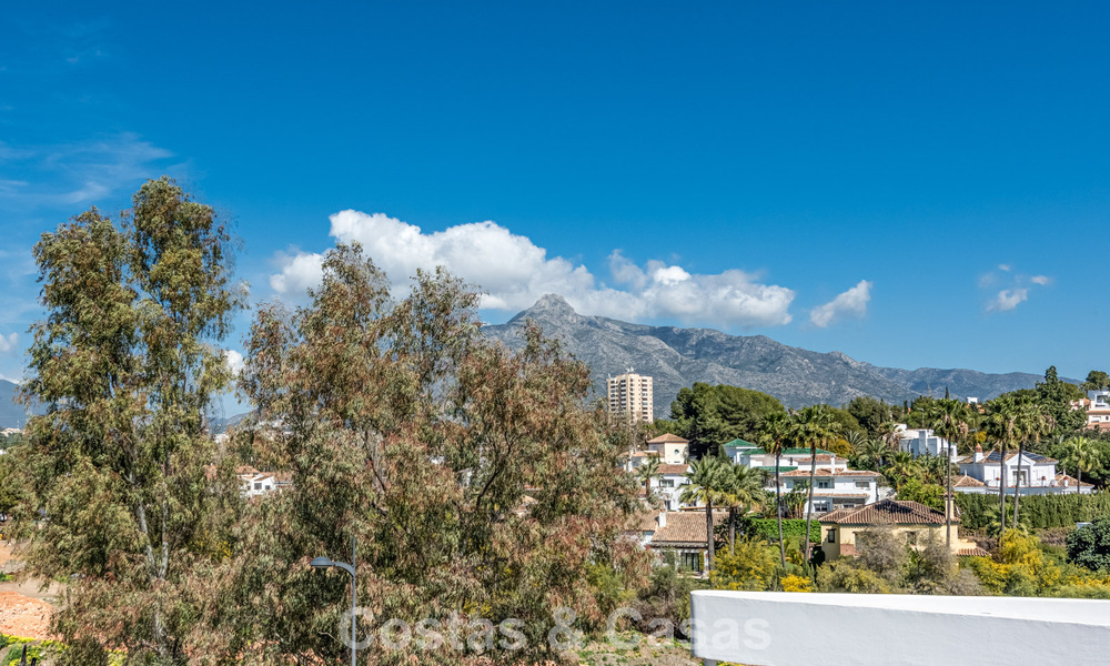 Duplex penthouse à vendre à distance de marche de toutes les commodités et de Puerto Banus à Nueva Andalucia, Marbella 777349