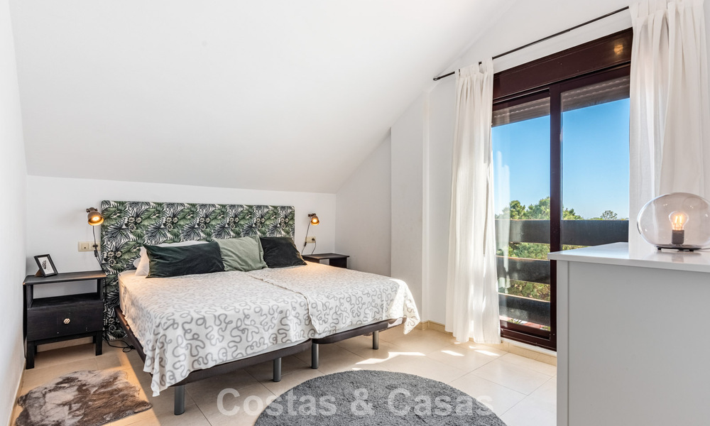 Duplex penthouse à vendre à distance de marche de toutes les commodités et de Puerto Banus à Nueva Andalucia, Marbella 777350