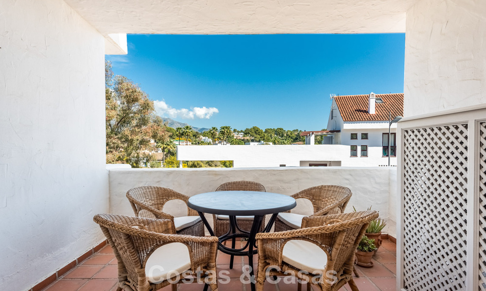 Duplex penthouse à vendre à distance de marche de toutes les commodités et de Puerto Banus à Nueva Andalucia, Marbella 777359